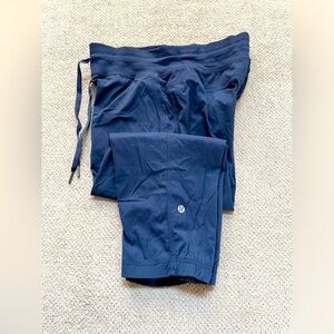 Lululemon Women’s 6 Navy Dance Studio Mid Rise Cropped Elastic Waistband Pants